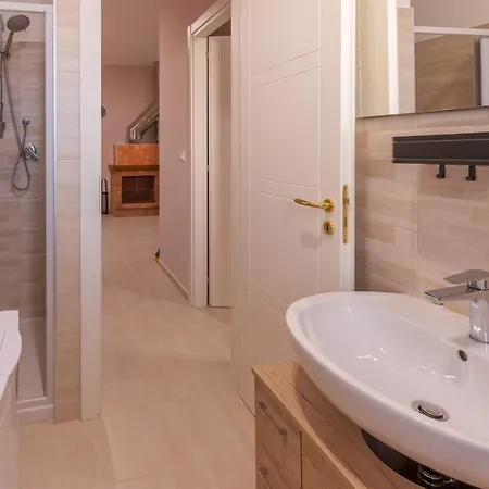 Vimani Apartment